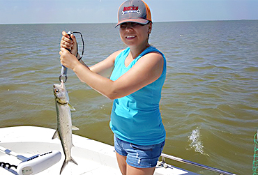 https://www.texasguidefishing.com/wp-content/uploads/2019/07/Cindy-on-July-9-with-her-ladyfish-SML.jpg